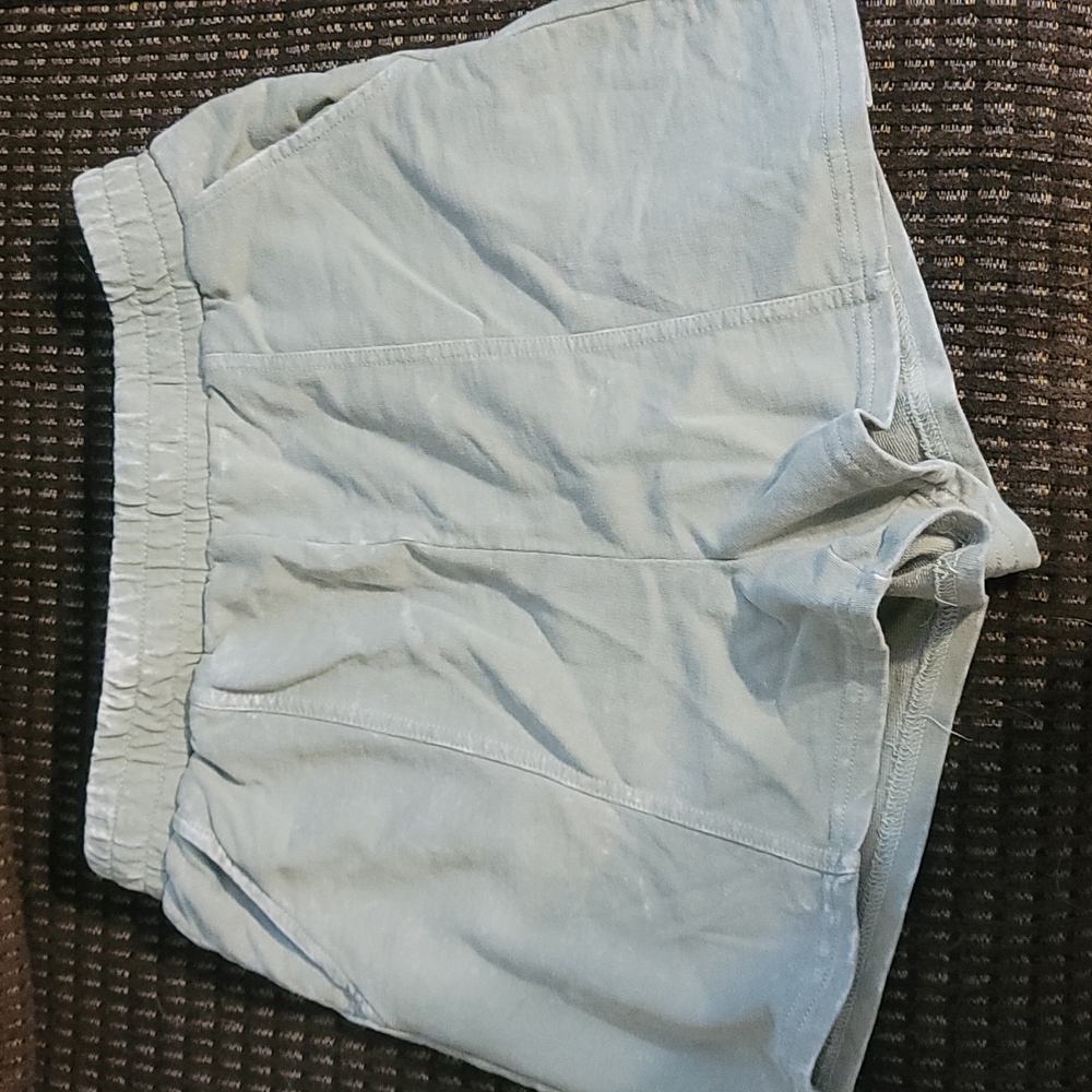 Lounge shorts with pockets